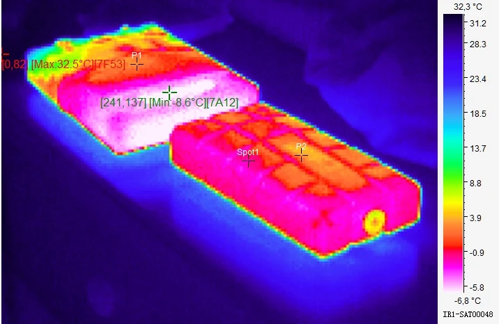 Thermal image of two ice packs